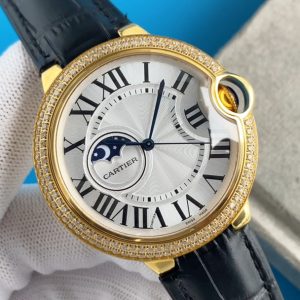 【Taiwan Factory Blue Balloon Starry Sky Series 42, 37 with genuine Starry Sky functions, paired with Japanese 8217 movement, Swiss quartz 42, 37, 33, Starry Sky is fake function】🌹 Cartier Blue Balloon series, renowned within Cartier watchmaking for its refined style and elegant sophistication—qualities this timepiece undoubtedly embodies.The polished stainless steel case lends the watch a balloon-like lightness, while the deep blue crown seems to playfully stray from its intended path—much like the playful banter between lovers.Roman numeral hour markers on the dial evoke a vintage, profound charm, adorned with guilloché patterns and sword-shaped hands. 🌹 The entire watch exudes a delicate, thoughtful feel—isn't this precisely what lovers need?Interior: Japanese Citizen automatic movement  Water-resistant sapphire crystal with fish-eye bubbles  High water resistance  Steel-blue hands, crown curvature 🎈